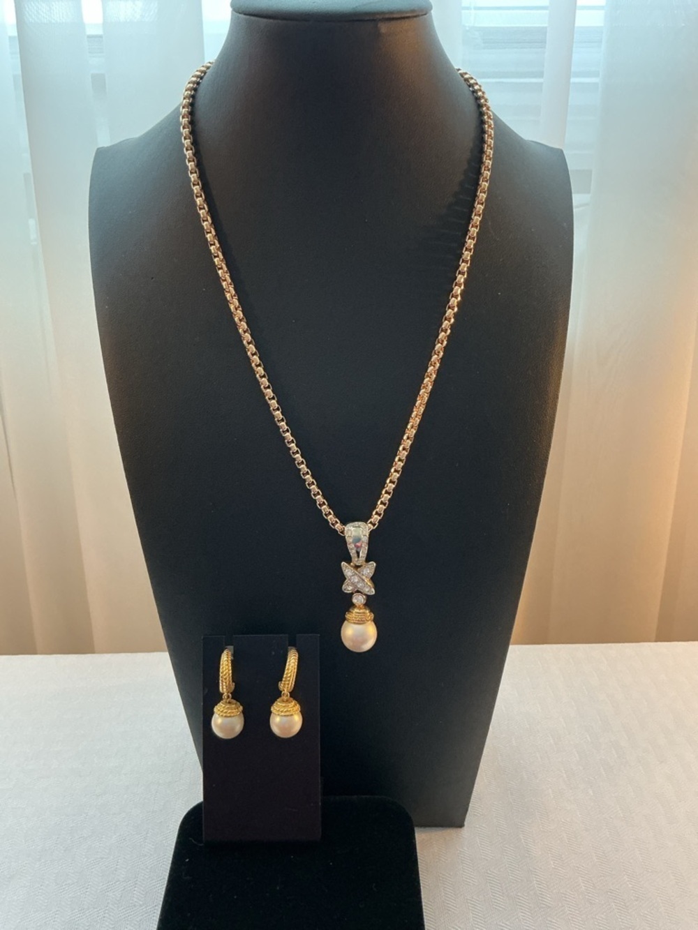 Rhinestone and Faux Pearl Gold Tone Pendant Necklace and Earrings Set